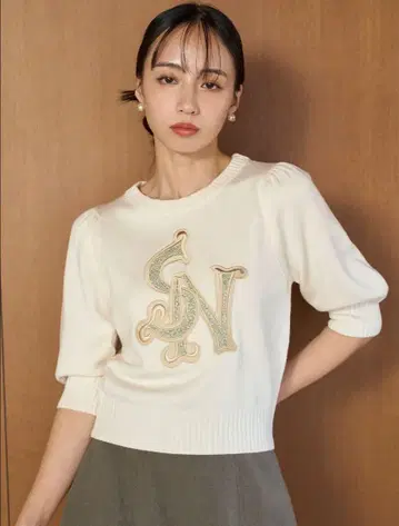 SNIDEL 로고 니트 풀오버 아이보리