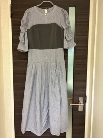 그레이 계열 플레어 스커트 긴팔 원피스