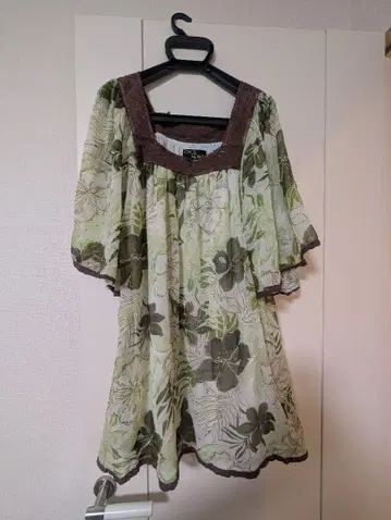 CECIL McBEE 플라워 프린트 튜닉