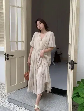 벌스데이 바쉬 시어 드레스 베이지