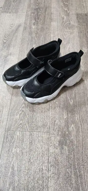 새상품급! 푸마 스니커즈 PULSAR WEDGE SANDAL BILLYS