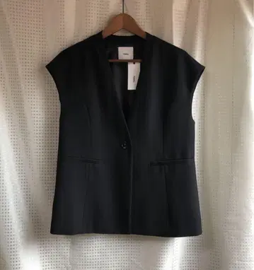TONAL 블랙 노카라 베스트 38