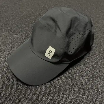 On Lightweight Cap 블랙 러닝 캡