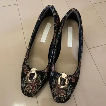 NUOVO 플라워 무늬 로우 힐 펌프스 240