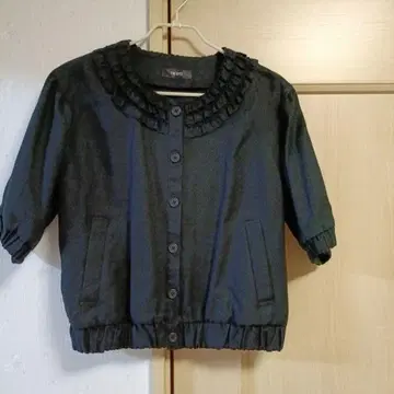 PINK HOUSE 프릴이 달린 블랙 자켓