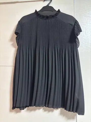 라디에이트 블랙 상의 새상품급
