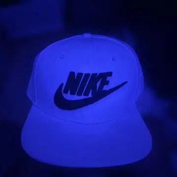 나이키 화이트 캡 로고