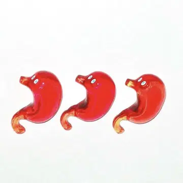 작가 boiboi 피규어 위의 부적 간 부적