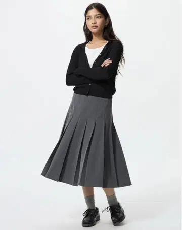 유니클로 와이드 플리츠 미디 스커트