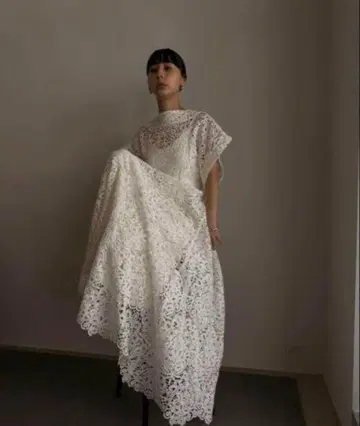 MEDI 2웨이 플레어 화학 레이스 드레스