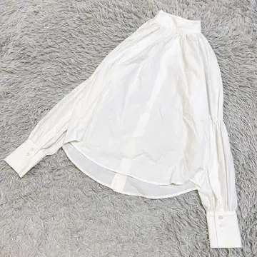 rienda 리엔다 하이넥 또는 개더 볼륨 블라우스 백 버튼