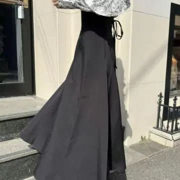 NICE CLAUP 백 레이스업 플레어 스커트 L