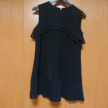 LUSSOVIAGIIOBLU 슬리브리스 티셔츠 블랙