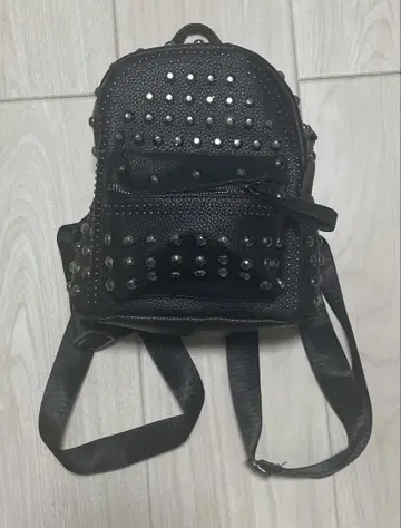 스터드가 달린 블랙 백팩 y2k 그런지 다크 코어 서브컬처 지뢰계