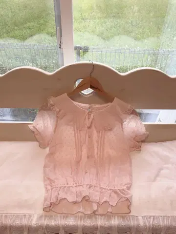 LIZL ISA 핑크 프릴 반팔 블라우스