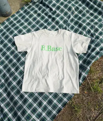 B.Base 티셔츠 그레이