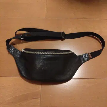 미스터 올리브 바디백 블랙 가죽