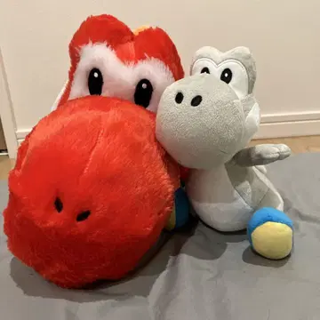 빨간색 요시와 그레이 요시 봉제 인형 세트