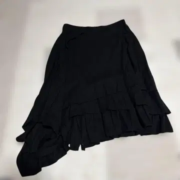Zucca 비대칭 플레어 스커트 블랙 무릎 기장