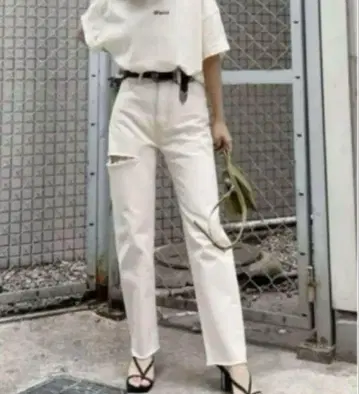 EVRIS 화이트 스트레이트 데님 에브리리스 M 팬츠 데미지