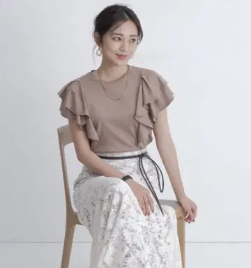 JUSGLITTY 저스길리티 프릴 컷 티셔츠