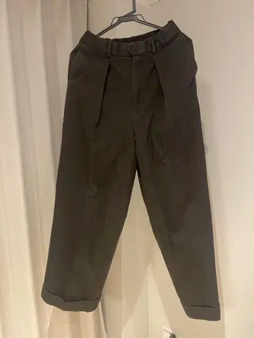 MARKAWARE 다크 그레이 슬랙스