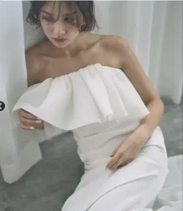 Dress production 드레스 프로덕션 베어 탑 프릴 드레스