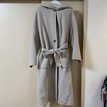 티아라 후드 부착 롱 코트
