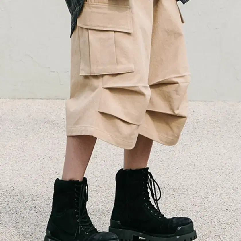 ROARINGRAD ♥ 25 PARACHUTE BERMUDA PANTS /追跡付 로어링라드 25 파라슈트 버뮤다 팬츠 크림 | ROARINGRAD | KREAM