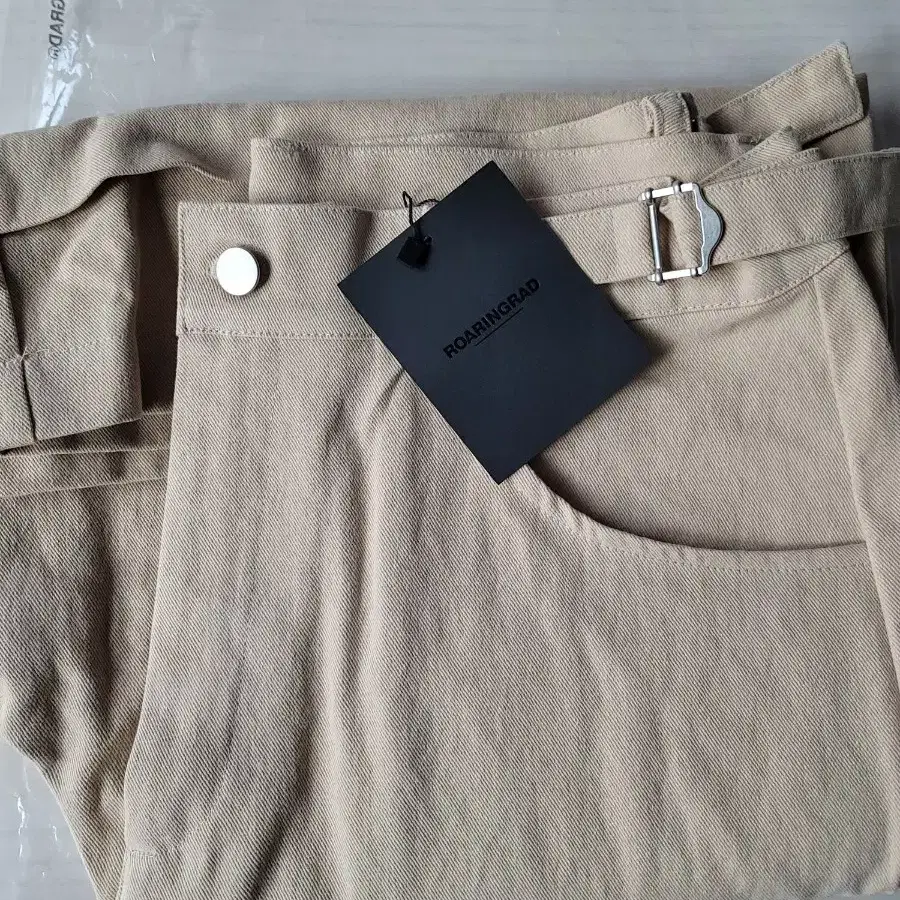 ROARINGRAD ♥ 25 PARACHUTE BERMUDA PANTS /追跡付 로어링라드 25 파라슈트 버뮤다 팬츠 크림 | ROARINGRAD | KREAM
