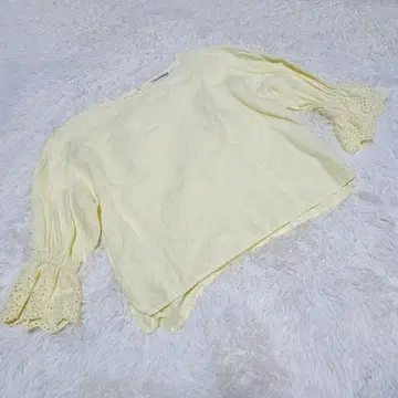 어반 리서치 린넨 소매 레이스 블라우스 컷워크 자수