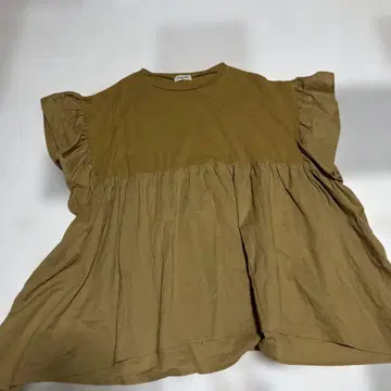 사만사 모스모스 머스타드 컬러 프릴 소매 티셔츠