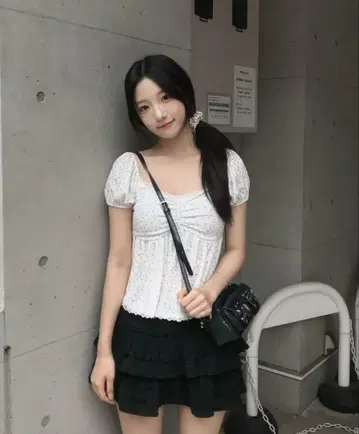 emmy 퍼프 슬리브 플라워 컷 티셔츠 y2k 한국 캐주얼