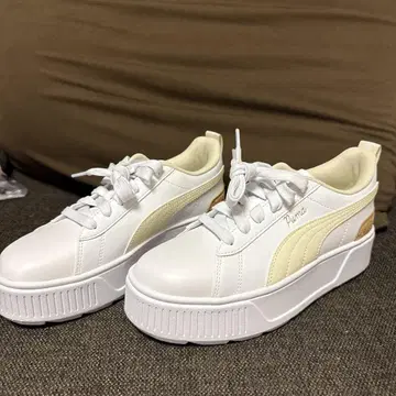 Puma 플랫폼 스니커즈 화이트/크림