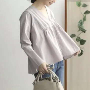 미사용 새상품 어반 리서치 도어즈 핀턱 요크 V넥 블라우스