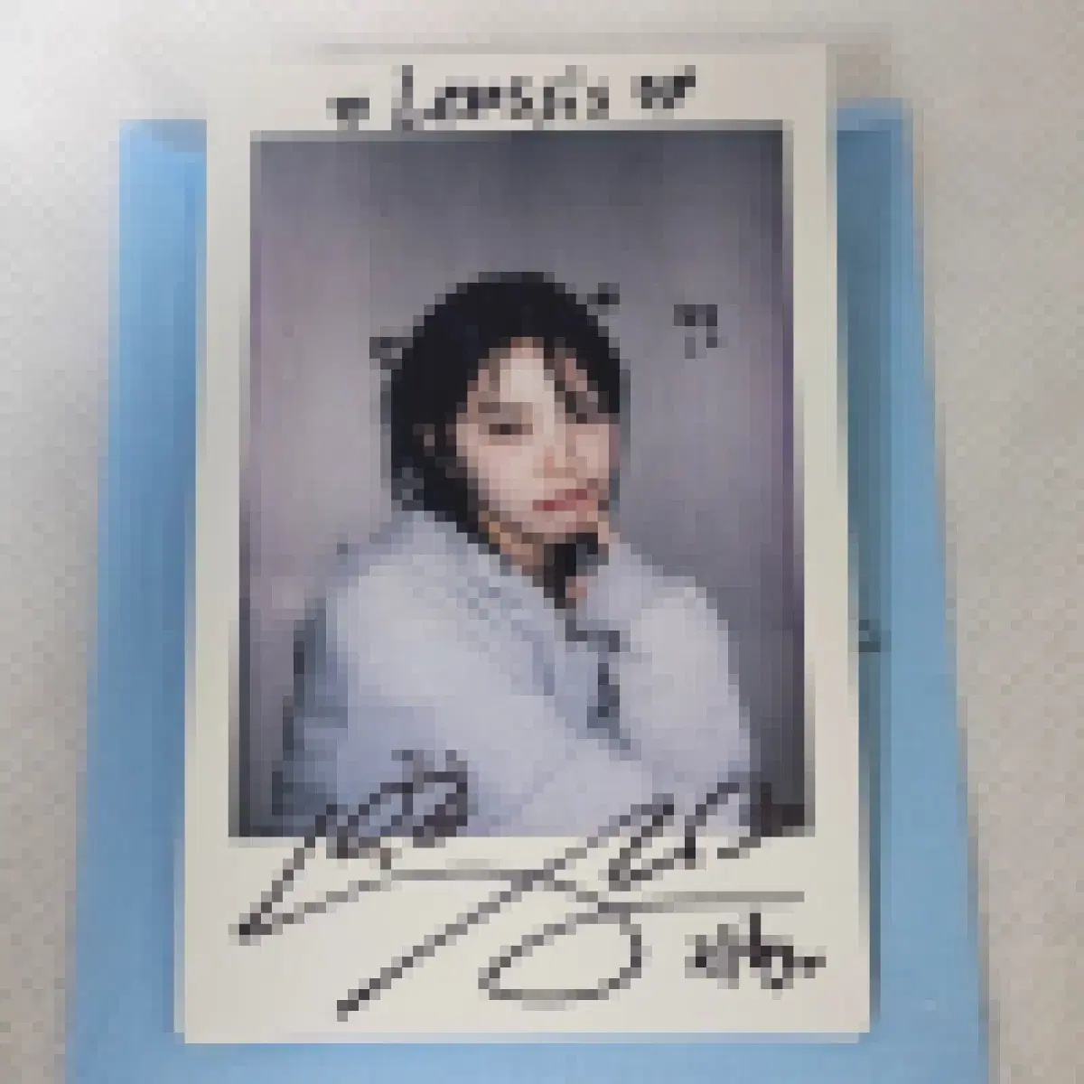 Stayc Sieun sign polaroid on Bunjang Global Site.