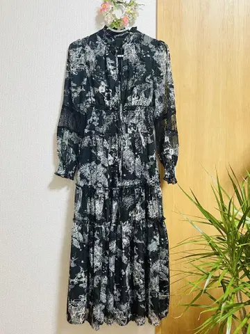플라워 패턴 맥시 드레스 블랙 & 화이트 TOCCO CLOSET