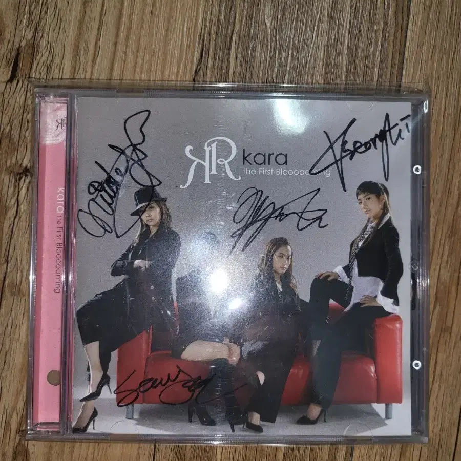 KARA　サード・アルバム　ステップ　サイン付き KARA サード・アルバム ステップ サイン付き Amazon.co.jp: STEP