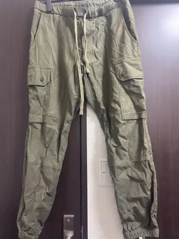 BEAMS 올리브 카고 팬츠