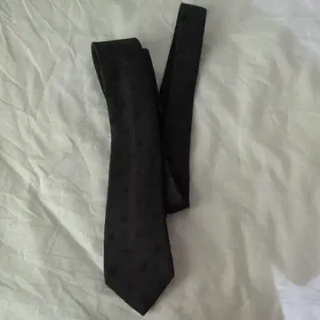 마가렛 호웰 블랙 도트 무늬 넥타이