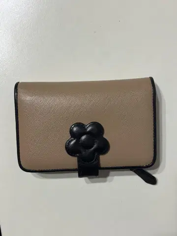 MARY QUANT 마리콴트 데이지 패치 스냅 지갑