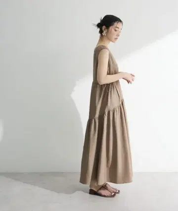 브라운 티어드 슬리브리스 롱 원피스