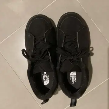 THE NORTH FACE 블랙 스니커즈