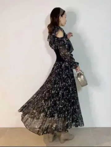 루미네 한정판 허리 리브 플레어 슬리브 플리츠 원피스 블랙