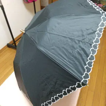 블랙 하트 모양 테두리 접이식 양산