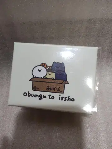 문구와 함께 뱅글 워치 화이트
