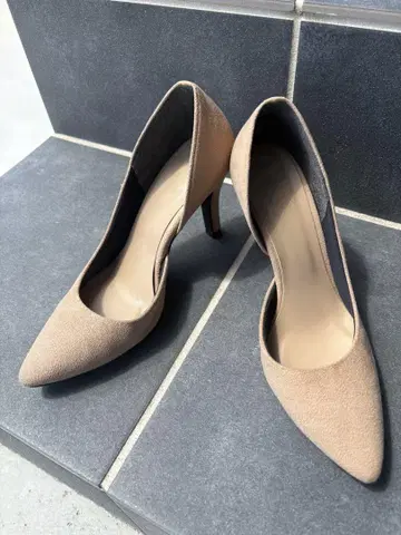 베이지 스틸레토 하이힐 22.5cm 새상품급