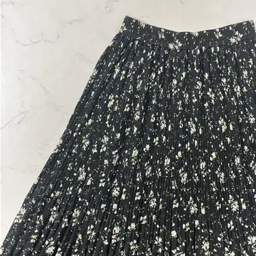 새상품급 AZUL BY MOUSSY 꽃무늬 플리츠 플레어 롱 스커트 M