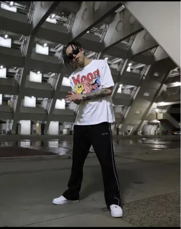 SUGATA Moon 티셔츠 bad hop 착용