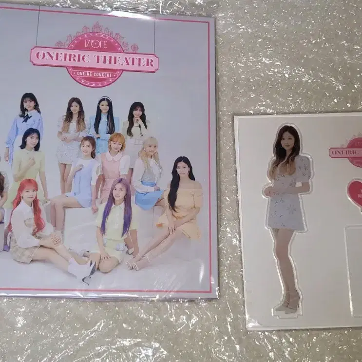 【公式】IZ*ONE ONEIRIC THEATER バインダー スローガン 公式】IZ*ONE ONEIRIC THEATER バインダー スローガン - メルカリ